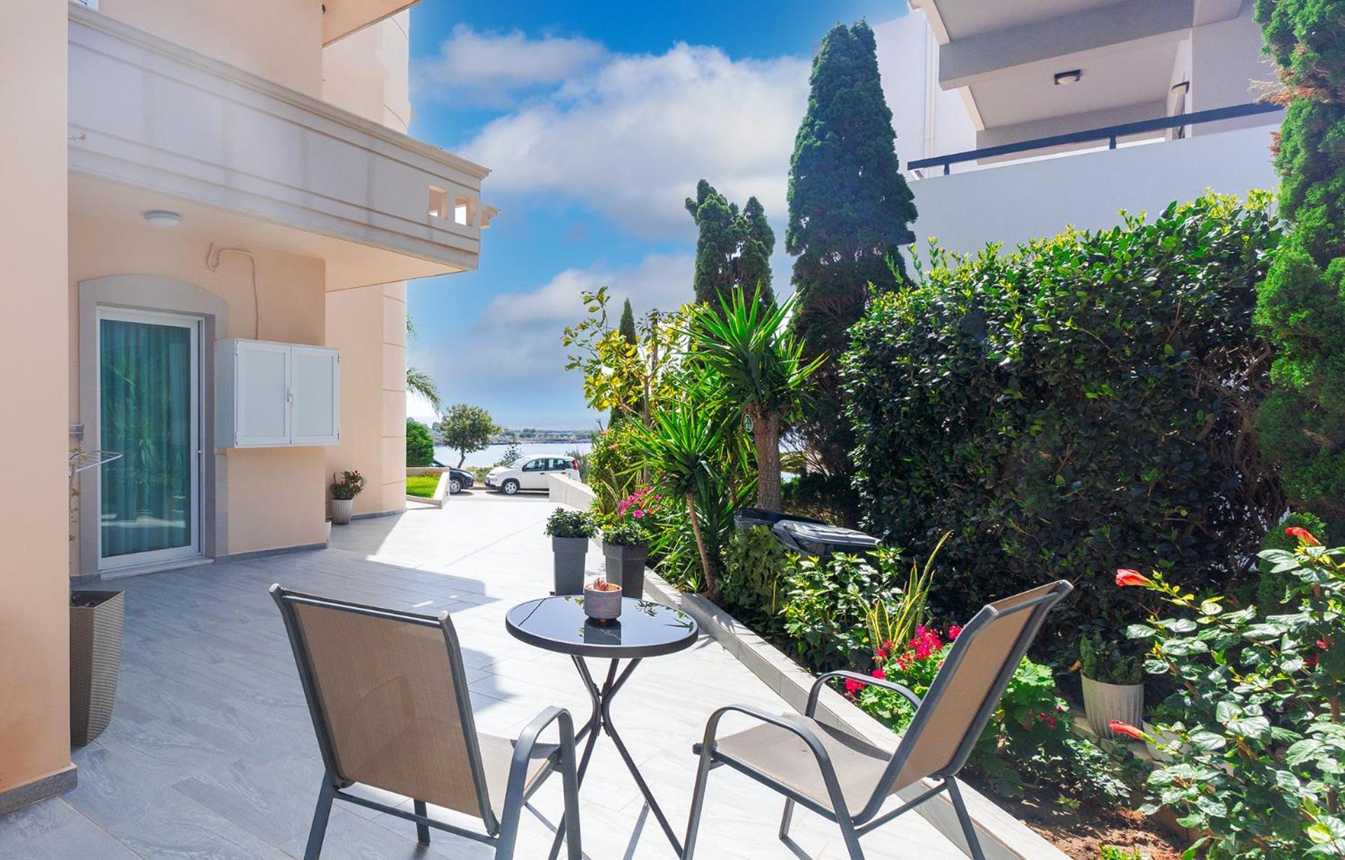 Aristea Apartments Palaiochora Eksteriør billede
